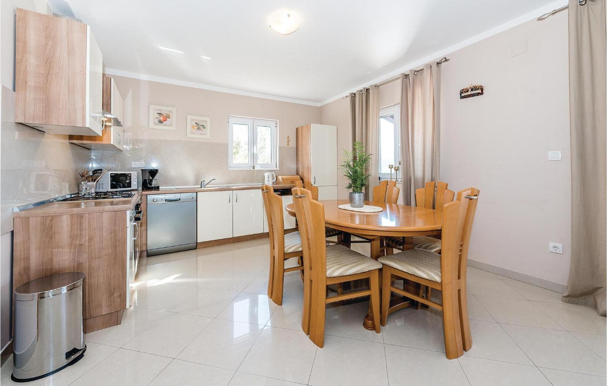 Four-Bedroom Holiday Home in Kijevo Buitenkant foto